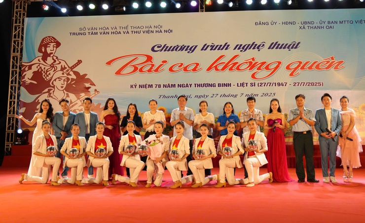 Chương trình nghệ thuật "Bài ca không quên" tri ân các anh hùng liệt sĩ, thương bệnh binh- Ảnh 7.