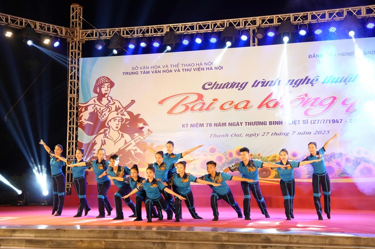 Chương trình nghệ thuật "Bài ca không quên" tri ân các anh hùng liệt sĩ, thương bệnh binh- Ảnh 6.