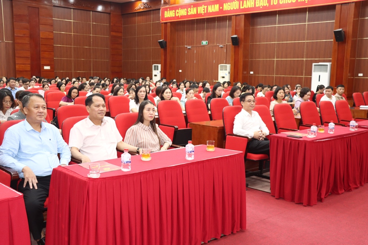 Hội nghị bồi dưỡng, tập huấn lý luận chính trị hè đối với đội ngũ cán bộ quản lý giáo dục, giáo viên trên địa bàn xã Phú Xuyên năm 2025- Ảnh 1.