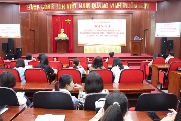 Hội nghị bồi dưỡng, tập huấn lý luận chính trị hè đối với đội ngũ cán bộ quản lý giáo dục, giáo viên trên địa bàn xã Phú Xuyên năm 2025- Ảnh 2.