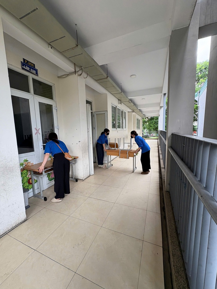 Đoàn viên thanh niên trường Tiểu học Đại Kim 
tổ chức ra quân tổng vệ sinh
- Ảnh 3.
