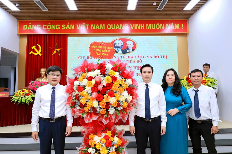 Đại hội Chi bộ Phòng Kinh tế, Hạ tầng và Đô thị phường Nghĩa Đô lần thứ I, nhiệm kỳ 2025 - 2030- Ảnh 1.