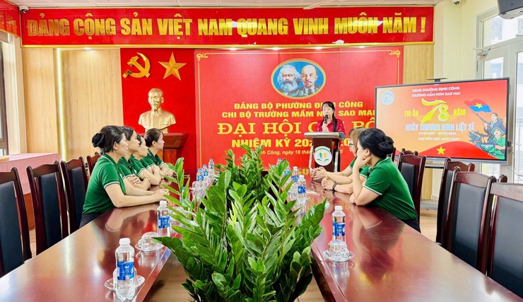 Trường Mầm non Sao Mai tổ chức tri ân các Anh hùng Liệt sỹ và gia đình CB - GV - NV có thân nhân là Thương binh, Liệt sỹ - Ảnh 4.