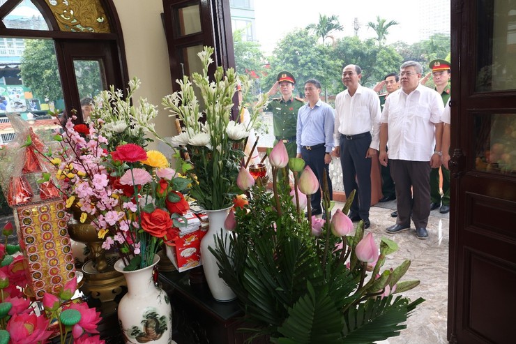 Phường Định Công dâng hương tưởng niệm các anh hùng liệt sỹ- Ảnh 10.