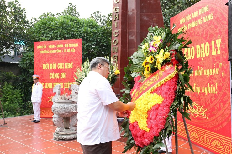 Phường Định Công dâng hương tưởng niệm các anh hùng liệt sỹ- Ảnh 3.
