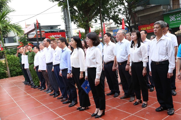 Phường Định Công dâng hương tưởng niệm các anh hùng liệt sỹ- Ảnh 4.