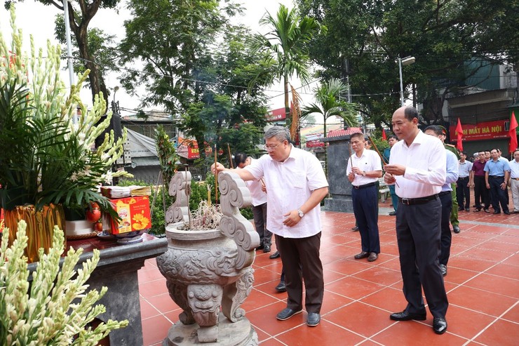 Phường Định Công dâng hương tưởng niệm các anh hùng liệt sỹ- Ảnh 5.