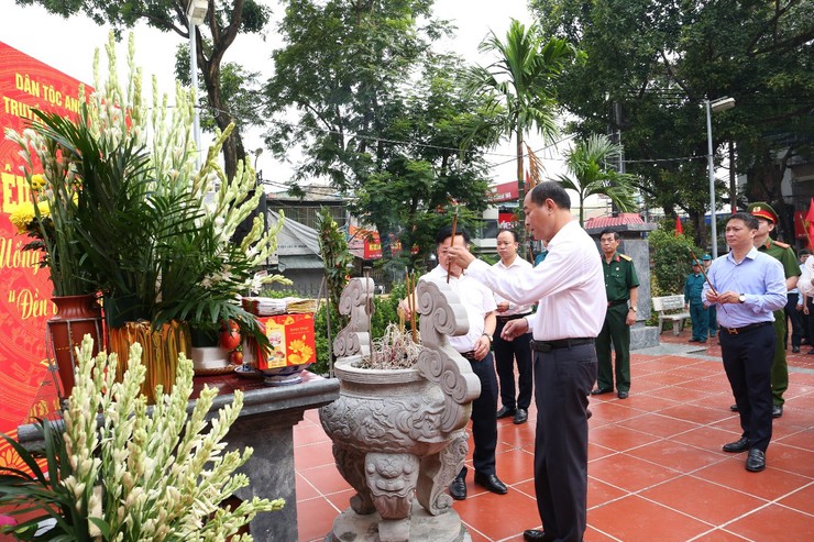 Phường Định Công dâng hương tưởng niệm các anh hùng liệt sỹ- Ảnh 6.