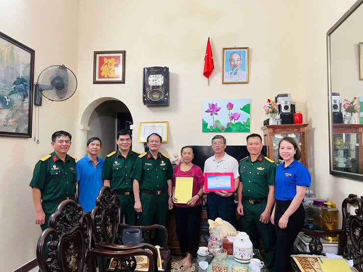 Chùm ảnh: phường Phương Liệt tổ chức các hoạt động kỷ niệm 78 năm Ngày Thương binh - Liệt sĩ (27/7/1947-27/7/2025)- Ảnh 9.
