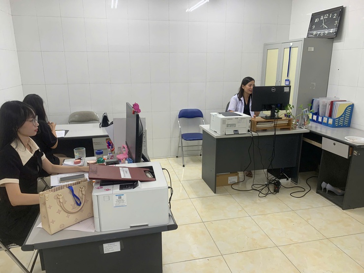 TRẠM Y TẾ PHƯỜNG BA ĐÌNH TỔ CHỨC CÁC TỔ CƠ ĐỘNG PHẢN ỨNG NHANH, SẴN SÀNG ỨNG PHÓ VỚI TÌNH HÌNH PHỨC TẠP CỦA CƠN BÃO SỐ 3- Ảnh 3.