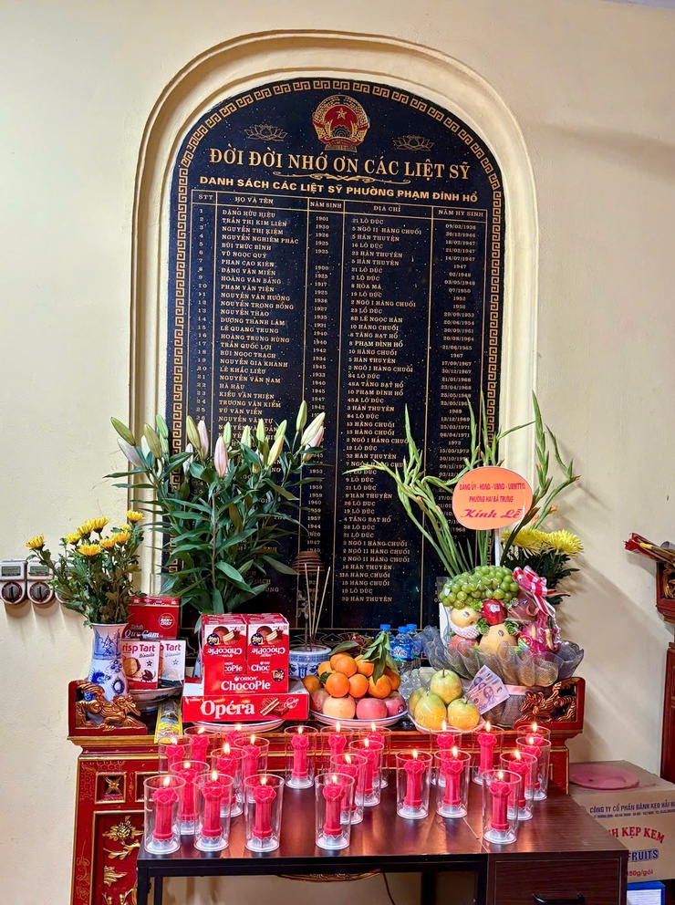 Đoàn thanh niên phường Hai Bà Trưng cùng thanh niên cả nước đồng loạt thắp nến tri ân các liệt sĩ kỷ niệm 78 năm Ngày Thương binh - Liệt sĩ (27/7/1947 - 27/7/2025)- Ảnh 3.