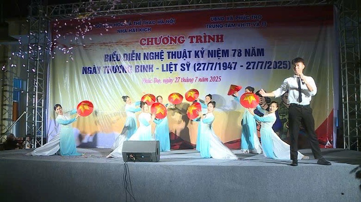 Chương trình nghệ thuật đặc sắc, tri ân sâu sắc nhân Ngày Thương binh - Liệt sĩ tại thôn Bướm, xã Phúc Thọ- Ảnh 4.