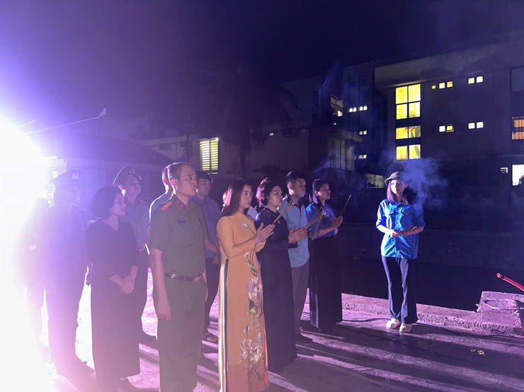 Hoạt động thắp nến tri ân nhân kỷ niệm 78 năm Ngày Thương binh Liệt sĩ 27/7: Tri ân từ trái tim- Ảnh 2.