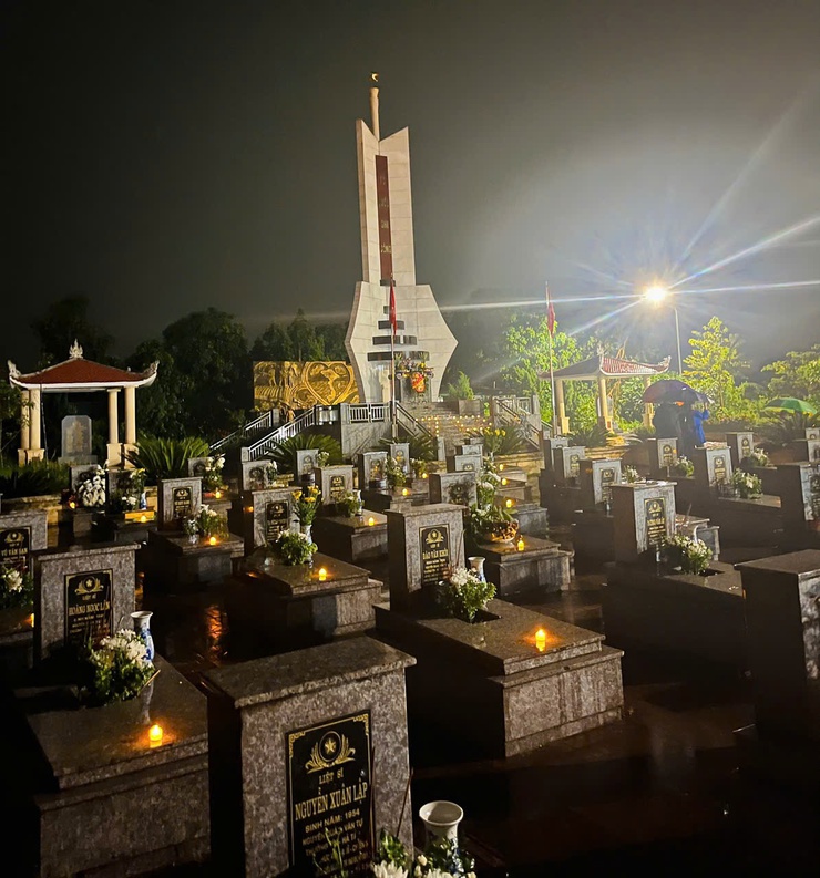 Hoạt động thắp nến tri ân nhân kỷ niệm 78 năm Ngày Thương binh Liệt sĩ 27/7: Tri ân từ trái tim- Ảnh 8.