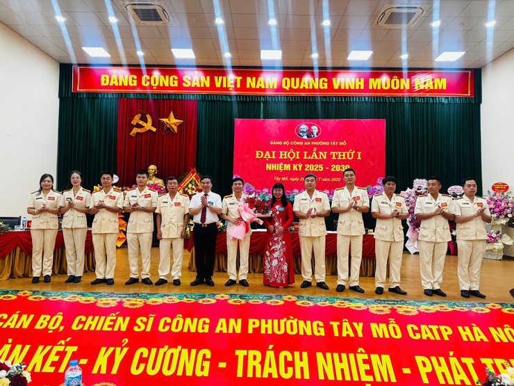 ĐẢNG BỘ CÔNG AN PHƯỜNG TÂY MỖ TỔ CHỨC THÀNH CÔNG ĐẠI HỘI LẦN THỨ NHẤT, NHIỆM KỲ 2025–2030- Ảnh 4.