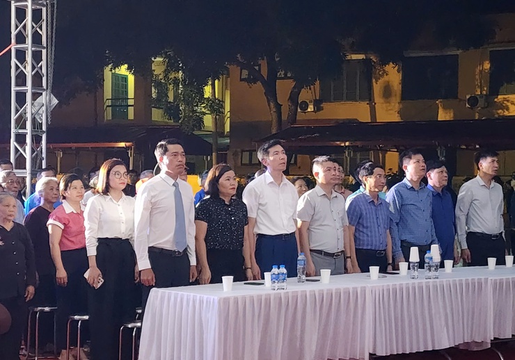 XÚC ĐỘNG LỄ THẮP NẾN TRI ÂN TẠI NGHĨA TRANG LIỆT SĨ HIỀN NINH, XÃ NỘI BÀI- Ảnh 2.