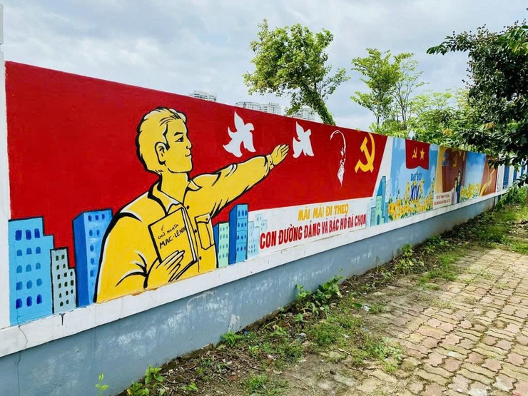 Tranh tường bích hoạ của thanh niên xã Thanh Trì: Điểm tô cảnh quan làng quê, khơi dậy lòng tự hào, tinh thần yêu nước trong mỗi người dân.- Ảnh 2.