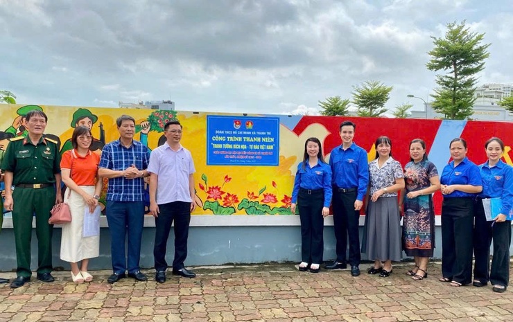 Tranh tường bích hoạ của thanh niên xã Thanh Trì: Điểm tô cảnh quan làng quê, khơi dậy lòng tự hào, tinh thần yêu nước trong mỗi người dân.- Ảnh 6.