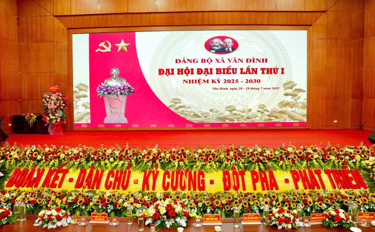 THƯ MỜI THAM DỰ CHƯƠNG TRÌNH NGHỆ THUẬT CHÀO MỪNG THÀNH CÔNG ĐẠI HỘI ĐẢNG BỘ XÃ VÂN ĐÌNH LẦN THỨ I, NHIỆM KỲ 2025 - 2030- Ảnh 2.