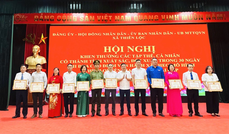 Hội nghị khen thưởng các tập thể, cá nhân có thành tích xuất sắc, đột xuất trong 30 ngày thi đua cao điểm vận hành xã theo mô hình chính quyền địa phương hai cấp- Ảnh 4.