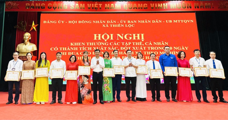 Hội nghị khen thưởng các tập thể, cá nhân có thành tích xuất sắc, đột xuất trong 30 ngày thi đua cao điểm vận hành xã theo mô hình chính quyền địa phương hai cấp- Ảnh 7.