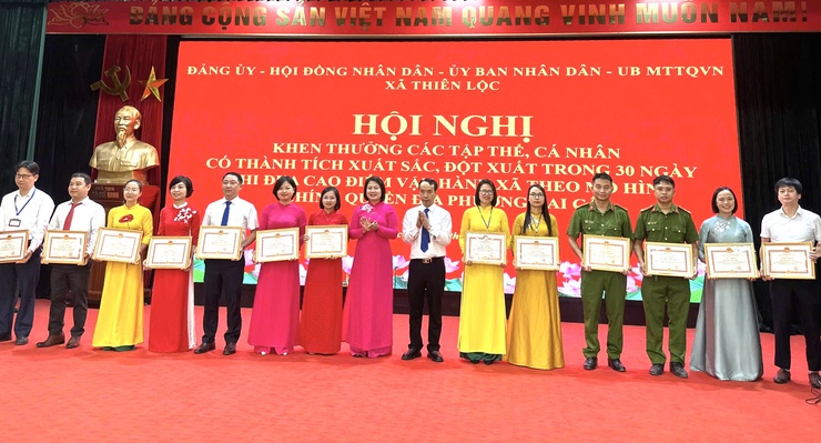 Hội nghị khen thưởng các tập thể, cá nhân có thành tích xuất sắc, đột xuất trong 30 ngày thi đua cao điểm vận hành xã theo mô hình chính quyền địa phương hai cấp- Ảnh 8.