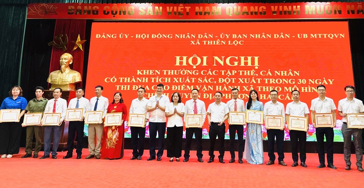 Hội nghị khen thưởng các tập thể, cá nhân có thành tích xuất sắc, đột xuất trong 30 ngày thi đua cao điểm vận hành xã theo mô hình chính quyền địa phương hai cấp- Ảnh 9.