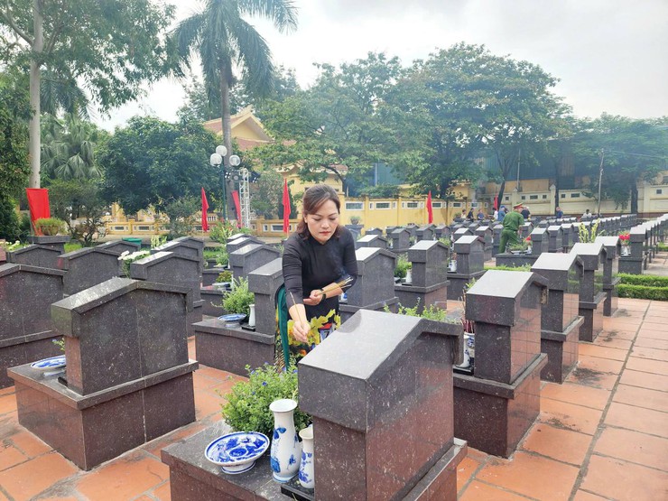 Phường Ô Chợ Dừa dâng hương tưởng niệm các anh hùng liệt sĩ- Ảnh 13.