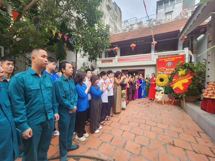 Phường Ô Chợ Dừa dâng hương tưởng niệm các anh hùng liệt sĩ- Ảnh 2.