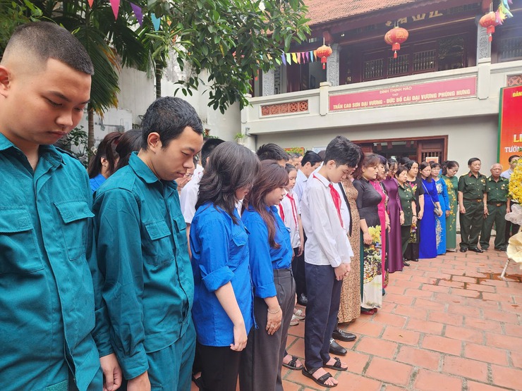 Phường Ô Chợ Dừa dâng hương tưởng niệm các anh hùng liệt sĩ- Ảnh 3.