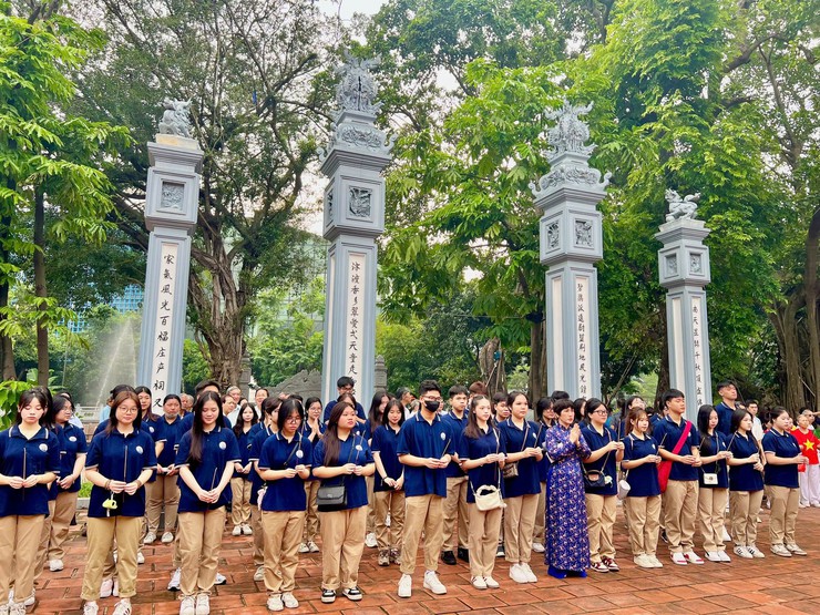 Phường Ô Chợ Dừa dâng hương tưởng niệm các anh hùng liệt sĩ- Ảnh 5.