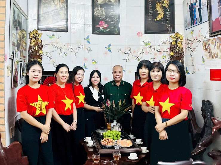 Trường Tiểu học Chu Văn An tổ chức hoạt động tri ân nhân kỷ niệm 78 năm ngày Thương binh - Liệt sĩ (27/7/1947 - 27/7/2025)- Ảnh 3.
