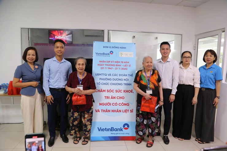 UBMTTQ phường Dương Nội tổ chức khám bệnh, tư vấn sức khỏe và phát thuốc miễn phí cho thân nhân gia đình chính sách- Ảnh 3.