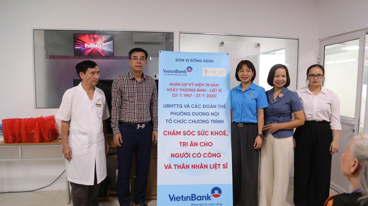 UBMTTQ phường Dương Nội tổ chức khám bệnh, tư vấn sức khỏe và phát thuốc miễn phí cho thân nhân gia đình chính sách- Ảnh 1.