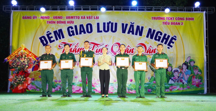 Đêm giao lưu văn nghệ "Thắm tình quân dân"- Ảnh 5.