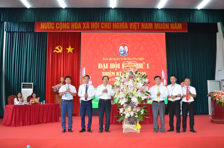 Đại hội Đảng bộ Trạm Y tế phường Tùng Thiện lần thứ I, nhiệm kỳ 2025 - 2030- Ảnh 1.