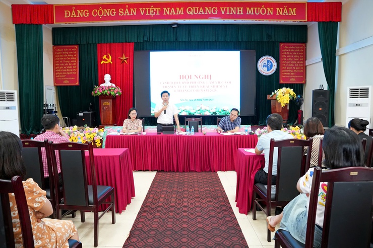 UBND phường Sơn Tây làm việc với Trạm y tế- Ảnh 3.
