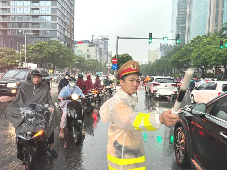 Hà Nội ban hành kế hoạch triển khai Chương trình truyền thông “Vì an toàn giao thông Thủ đô”- Ảnh 1.