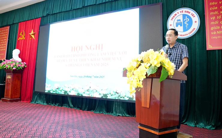 UBND phường Sơn Tây làm việc với Trạm y tế- Ảnh 1.