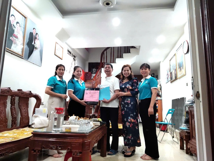 Hội LHPN phường Hoàng Mai tổ chức các hoạt động kỷ niệm 78 năm ngày Thương binh, liệt sĩ (27/7/1947 - 27/7/2025)- Ảnh 4.