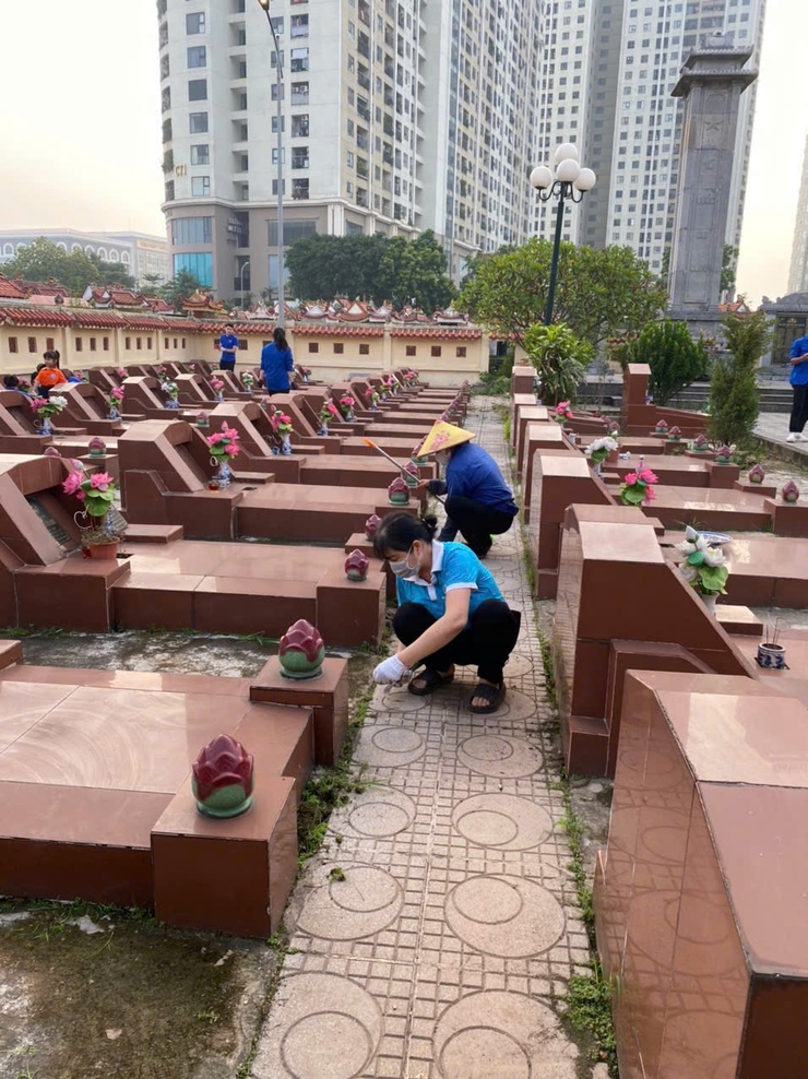 Hội LHPN phường Hoàng Mai tổ chức các hoạt động kỷ niệm 78 năm ngày Thương binh, liệt sĩ (27/7/1947 - 27/7/2025)- Ảnh 2.