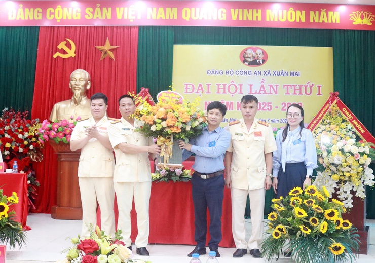 Đồng chí Bí thư Đảng ủy xã dự Đại hội Đảng bộ Công an xã Xuân Mai lần thứ I, nhiệm kỳ 2025 - 2030- Ảnh 3.