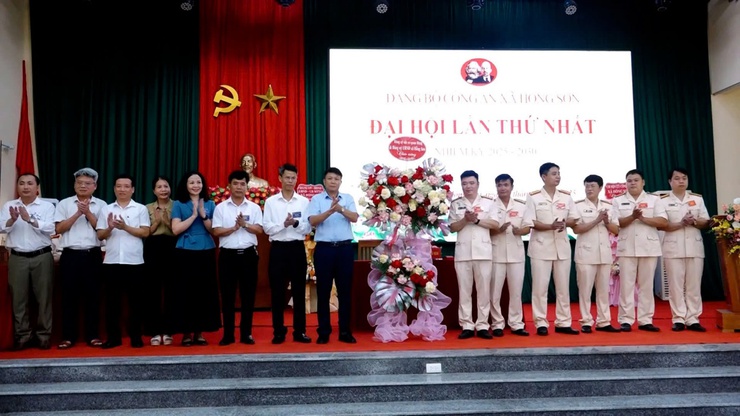 Đại hội Đảng bộ Công an xã Hồng Sơn lần thứ I, nhiệm kỳ 2025-2030: Quyết tâm đáp ứng yêu cầu trong tình hình mới- Ảnh 2.