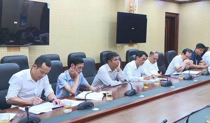 UBND xã làm việc với các hộ gia đình có hành vi vận chuyển rác thải sinh hoạt, phế liệu về tập kết trái quy định trên đất nông nghiệp- Ảnh 6.