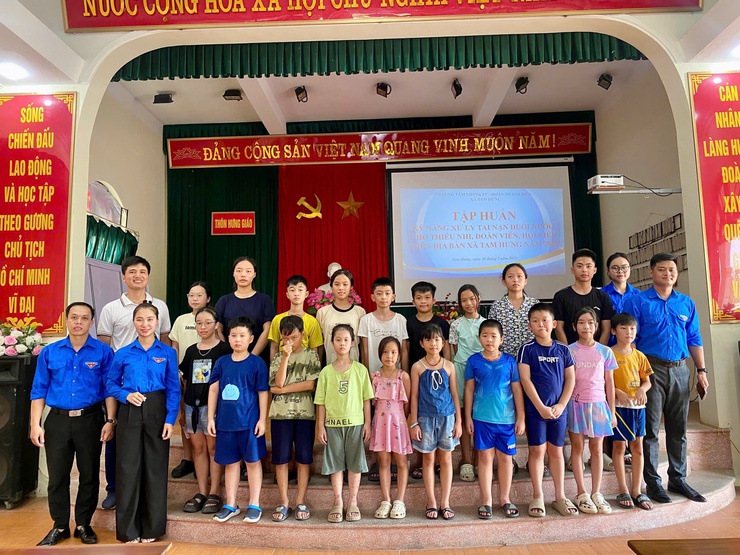 Tam Hưng tổ chức lớp tập huấn kỹ năng xử lý tình huống khi bơi- Ảnh 1.