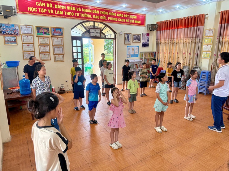 Tam Hưng tổ chức lớp tập huấn kỹ năng xử lý tình huống khi bơi- Ảnh 2.
