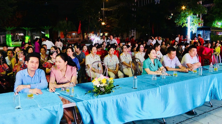 Ấn tượng chương trình văn nghệ chào mừng thành công Đại hội đại biểu Đảng bộ xã Thanh Trì lần thứ I, nhiệm kỳ 2025 – 2030- Ảnh 2.