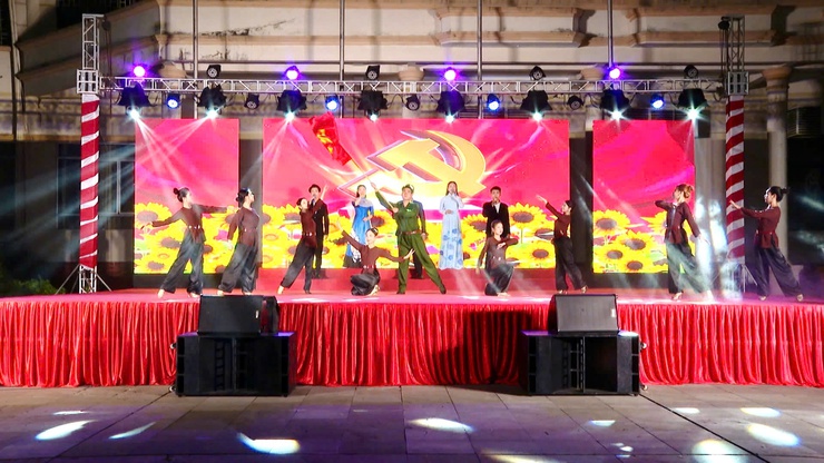 Ấn tượng chương trình văn nghệ chào mừng thành công Đại hội đại biểu Đảng bộ xã Thanh Trì lần thứ I, nhiệm kỳ 2025 – 2030- Ảnh 8.