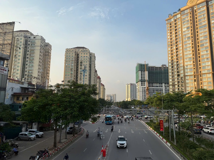 Hà Nội ngày 29/7, nắng nóng, có nơi nắng nóng gay gắt.- Ảnh 2.
