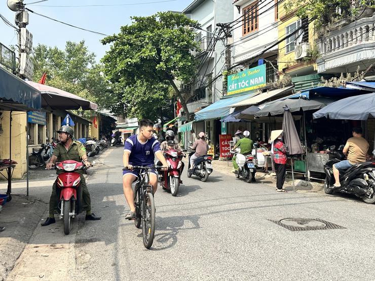Xã Đại Thanh tăng cường công tác trang trí, tuyên truyền, vệ sinh môi trường, chỉnh trang cảnh quan đô thị Chào mừng Đại hội Đảng bộ xã Đại Thanh lần thứ I nhiệm kỳ 2025-2030, Chào mừng Kỷ niệm 80 năm Cách mạng Tháng tám và Quốc khánh 2/9- Ảnh 9.